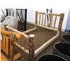 Image 2 : PINE QUEEN SIZE BED