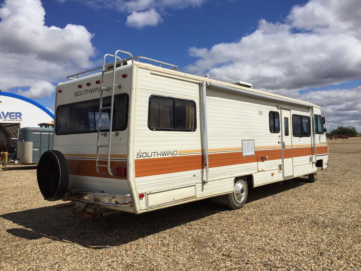 1979 SOUTHWIND 32 FT. MOTORHOME