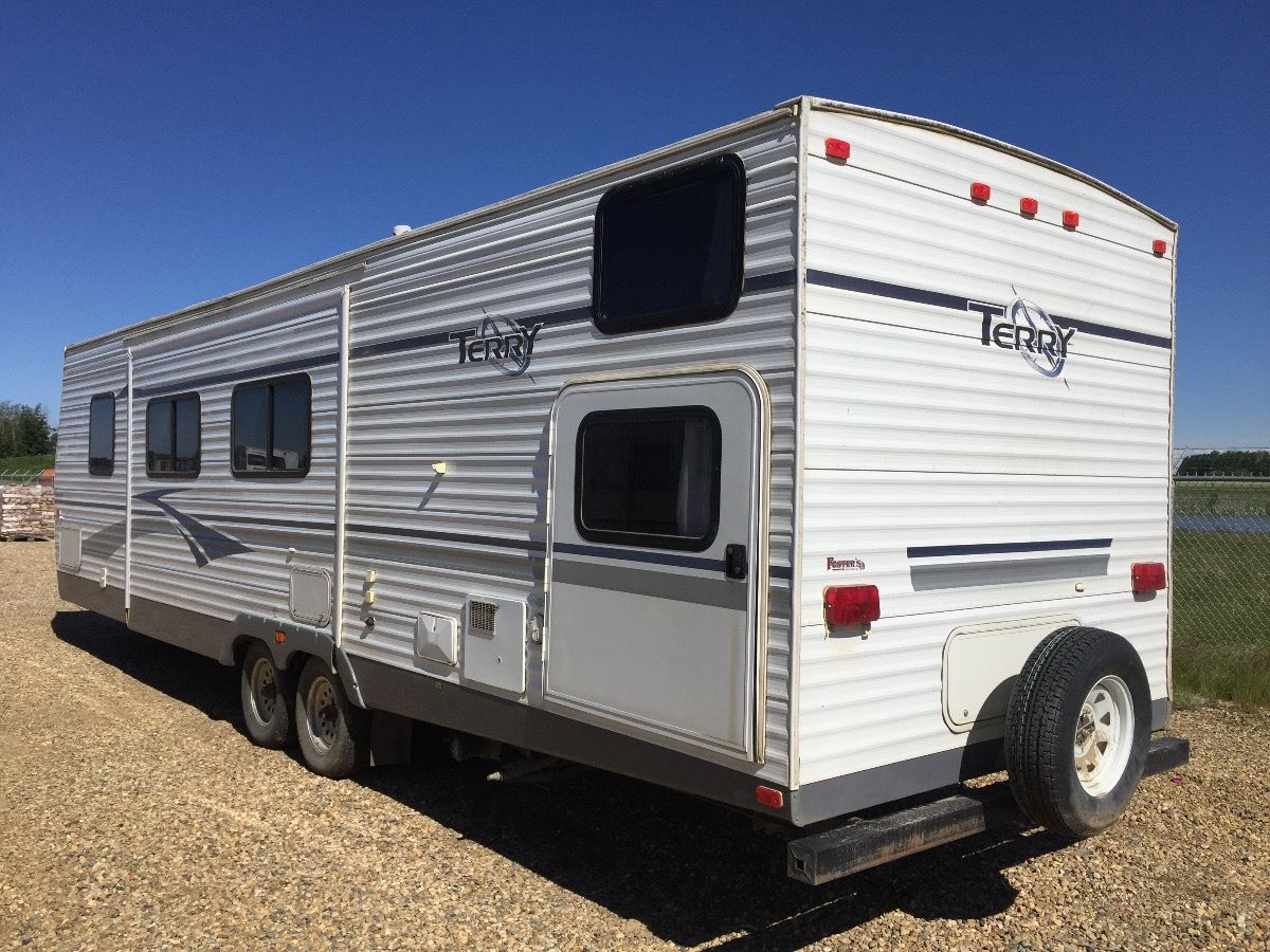 2004 TERRY 32 FT. TRAVEL TRAILER