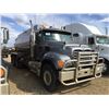 Image 2 : 2007 MACK CV713 GRANITE T/A TANK TRUCK