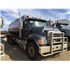 Image 2 : 2004 MACK CV713 GRANITE T/A TANK TRUCK