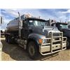 Image 2 : 2005 MACK CV713 GRANITE T/A TANK TRUCK