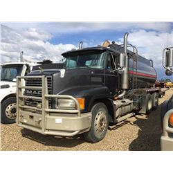 2001 MACK CH613 T/A TANK TRUCK