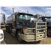 Image 2 : 2001 MACK CH613 T/A TANK TRUCK