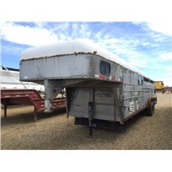 1990 ROADKING 30 FT. STOCK TRAILER