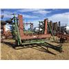 Image 2 : JD 1000 CULTIVATOR W/ GANDY APPLICATOR
