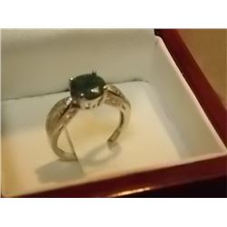 RING - EMERALD  - 2.32CT EMERAL SOLITAIR RING - WITH 2 GENUINE DIAMONDS ON THE SHOULDERS - ALL IN ST