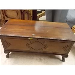 VINTAGE CEDAR LINED HEIRLOON CARVED WOOD CHEST - INCLUDES SECTION TOP COMPARTMENT