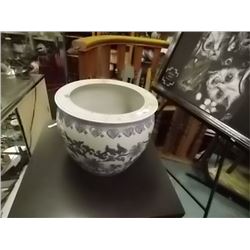 ORIENTAL PORCELEIN PLANT POT