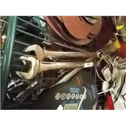 BUNDLE OF WRENCHES