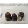 Image 2 : LOT 4 VINTAGE ANTIQUE CLASS CERAMIC INSULATORS