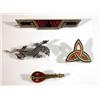 Image 1 : Red enamel guitar brooch, Kigu lizard brooch, an Art Deco metal brooch and one other