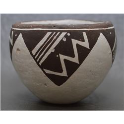 ACOMA POTTERY SEED POT BY LUCY M LEWIS