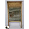 Image 1 : METAL AND WOOD WASHBOARD