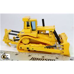 GOAL MINIATURE DIE CAST CATERPILLAR D-10 DOZER