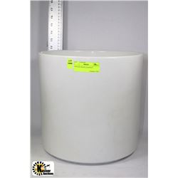 WHITE GLASS POT