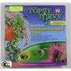 Image 1 : TOPSY TURVY HUMMINGBIRD PLANTER