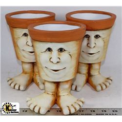 BOX WITH 3 FACE & FEET PLANTERS, HOLDS 4" POTS