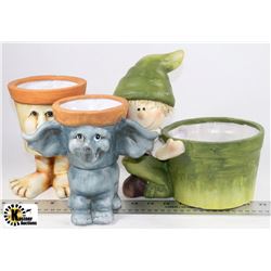 BOX W/ ASSORTED GARDEN DECOR INCL.GREEN SCARECROW