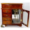 Image 1 : JEWELLERY BOX