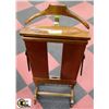 Image 1 : VINTAGE SUIT RACK