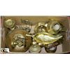 Image 1 : BOX WITH ASSORTED BRASS DECOR