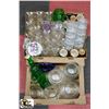Image 1 : 2 FLATS OF GLASSWARE INCL. CUPS AND VASES
