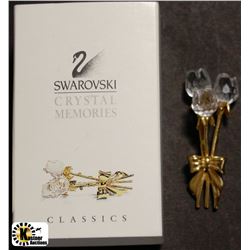 SWAROVSKI CLASSICS 3-FLOWER BROOCH