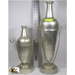 SET OF 2 DECORATIVE VASES