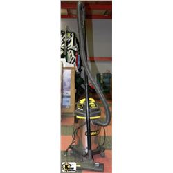 STANLEY 2.8 HP WET/DRY SHOP VAC WITH ATTACHMENTS