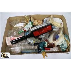 BOX OF ESTATE MISC ORNAMENTS