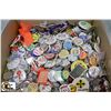 Image 1 : FLAT OF ASSORTED COLLECTIBLE BUTTONS