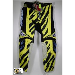 NEW FLY RACING KINETIC YELLOW/BLUE PANTS SIZE 28