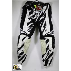 NEW KINETIC FLY RACING PANTS SIZE 28 BLK/WHITE