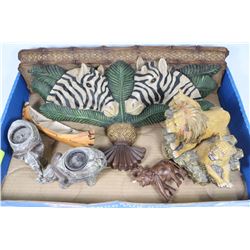 BOX OF JUNGLE ROOM DECOR INCL.DISPLAY SHELF,LIONS,