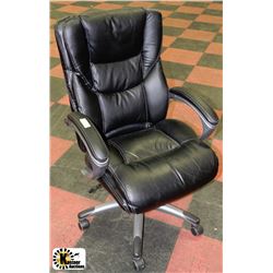 BLACK LEATHERETTE HYDRAULIC LIFT OFFICE CHAIR