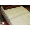 Image 4 : L-SHAPED WHITE LEATHER COUCH W/ OTTOMAN