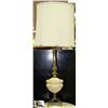 Image 1 : VINTAGE ESTATE LAMP