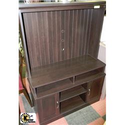 ESTATE BROWN WOOD ENTERTAINMENT UNIT