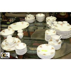 LARGE ESTATE MARLBOROUGH ENGLISH ROYAL PETAL