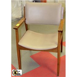 MID CENTURY TEAK CHAIR