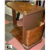 Image 1 : ESTATE MAGAZINE RACK END TABLE
