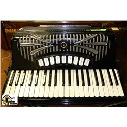 1940'S RIVOLI DELUXE ACCORDIAN