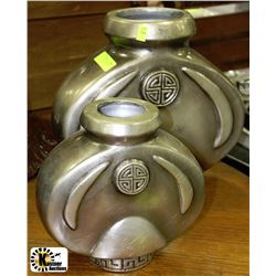 SET OF 2 DECORATIVE VASES WITH LONG LIFE SYMBOL