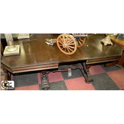 ANTIQUE TABLE