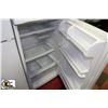 Image 3 : AMANA 18 CUBE WHITE FRIDGE