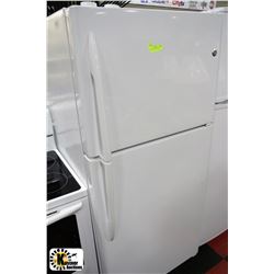 GE WHITE 18 CUBE FRIDGE MISSING BOTTOM CRISPER
