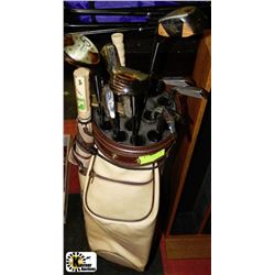 COMPLETE SET OF RIGHT HANDED GOLF CLUBS WILSON