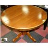 Image 1 : OAK PEDESTAL ROUND TABLE