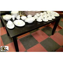 BLACK SHOWHOME TABLE (SCRATCHES ON TOP)